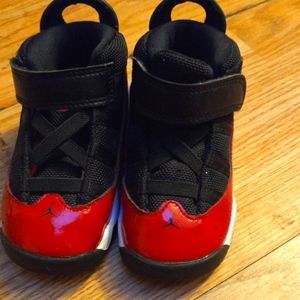 Kids Red black and white jordans shoes size 7c.